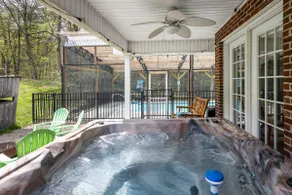Peaceful Farmhouse with pool in 20 acres - Image 4