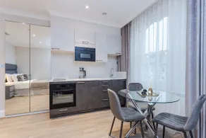 Chic Family Studio Flat with A/C, Chelsea - Image 2