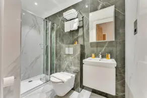 Chic Family Studio Flat with A/C, Chelsea - Image 5
