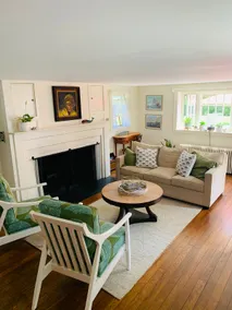 Walk to Beach & Ferry: AC + Private Yard - Image 5