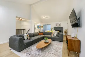 Sammamish Modern Family & Pet Friendly Home - Image 3
