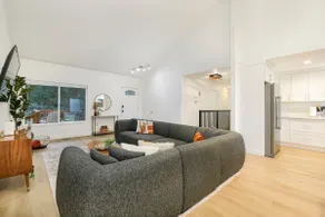 Sammamish Modern Family & Pet Friendly Home - Image 5