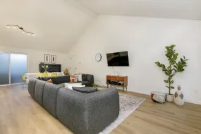 Sammamish Modern Family & Pet Friendly Home - Image 4