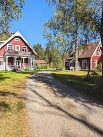 Skogstorp house with the forest right next door - Image 2