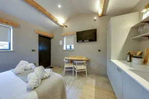 Beautiful Private apartment in Luxury Rural Escape - Image 3
