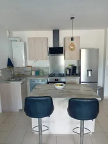 Superb 2-bedroom apartment with private parking - Image 5
