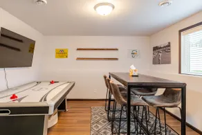 The MikkonINN - Modern 3 bed home by The Lights - Image 3