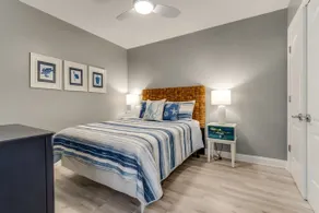 Lovely Two Bedroom Condo with Stunning Bay Views - Image 4
