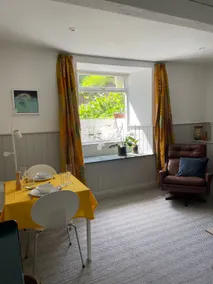 Stylish garden view flat for longer stays - Image 2