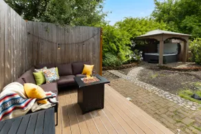 Starlight HotTub, 1 mi to Autzen, Fenced, Fam fun! - Image 3