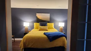 Moonglade Inn, Cozy 2- bedroom, Waterfront flat. - Image 2
