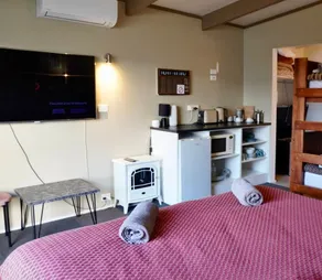 Netflix Studio #5 │ King+Bunks │ Pool & Bus Buller - Image 3