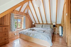 Charming thatched cottage near New Forest - Image 2