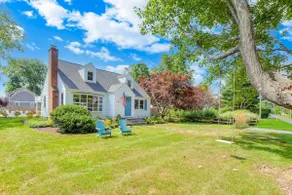 7 Min Walk from Water: Cheerful 4 Bedroom Home - Image 2