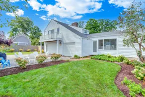 7 Min Walk from Water: Cheerful 4 Bedroom Home - Image 4