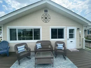 Cozy cottage with lake view; safe neighborhood - Image 5