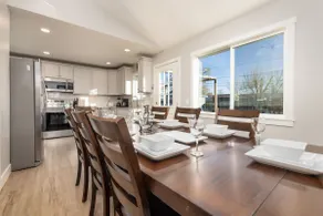 Hot Tub, Game Room, BBQ, Stylish & Walkable to DT - Image 4