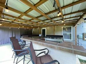 3 bedroom home w/ privately fenced yard + hot tub. - Image 4