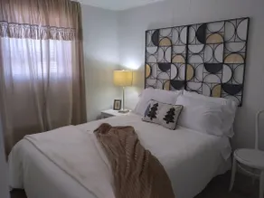 Comfortable Downtown Duplex #B- Plenty of Parking - Image 5