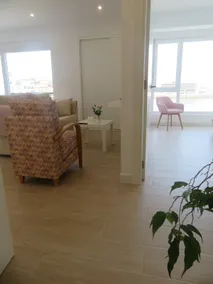 Nanci's Apartments, Apartment with queen-size bed - Image 3
