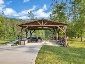 FLAT Lakefront Home at Summer Breeze w/ Private Dock & Kayaks & Paddle Boards - Image 4