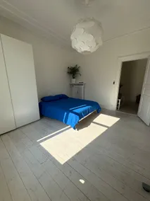 90m2, 2-bdr apartment with elevator - Image 3