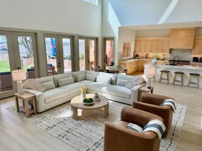 *Back to School Discount - Luxury Lakefront - Image 4