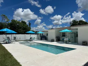 Lovely Beach Bungalow pool/spa 1.5 mile bch Naples - Image 4