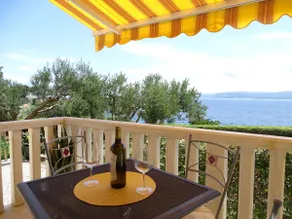 4-pax Apartment on the beach with terrace & view - Image 3
