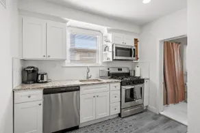 Ocean-Blk Cottage | 3 Bdrm 1 Bth | Deck |3 CarPark - Image 5
