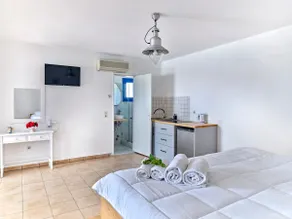 Superior Triple Room - Image 4