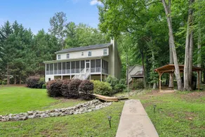 Beautiful Updated Lake House w/ private deep water dock - Image 3