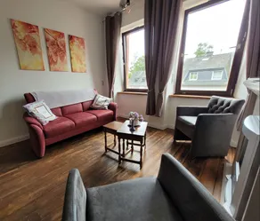 Charming apartment with balcony & vineyard views - Image 2