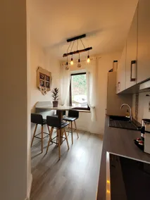 Charming apartment with balcony & vineyard views - Image 5