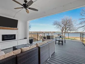 Modern Lakefront Retreat on Eagle Mountain Lake - Image 4
