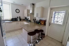 Large villa with swimming pool one hour from Paris - Image 2