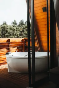 Cabin in Campos do Jordão with bathtub and view - Image 2