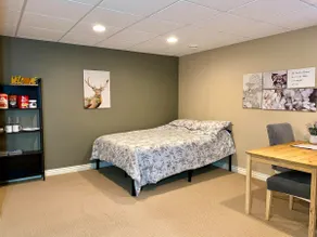 Spacious Private Basement Close to Airport & Shops - Image 3