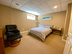 Spacious Private Basement Close to Airport & Shops - Image 4