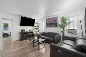 Central Oasis with Big Yard and Private Patio - Image 5