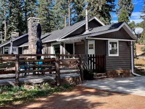 Dog Favorite~Cabin~Family~Couples~2 fenced acres - Image 2