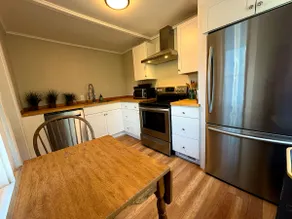 Cozy 1BR in Downtown Greenfield – Walk to Shops - Image 5