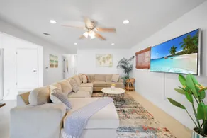 Sunny 3BR HB Retreat - Near Beaches & Disneyland! - Image 2