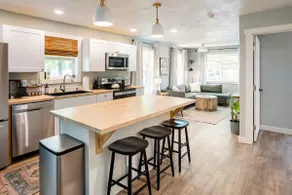 Spacious 2 bedroom apartment in great location. - Image 3