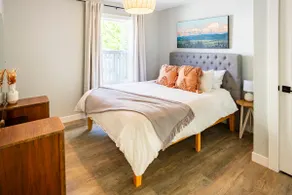 Spacious 2 bedroom apartment in great location. - Image 2