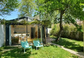 Lovers' mazet, wooden cabin with private hot tub - Image 3