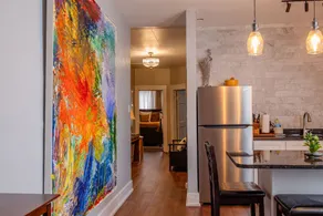 Central ~ Stylish ~ 3 BR Suite - Image 3