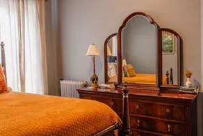 Central ~ Stylish ~ 3 BR Suite - Image 4