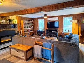 Large Rustic Log Cabin in the Laurel Highlands - Image 5