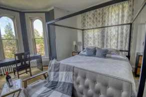 Private 3 Room Suite in Historic Downtown - Image 3